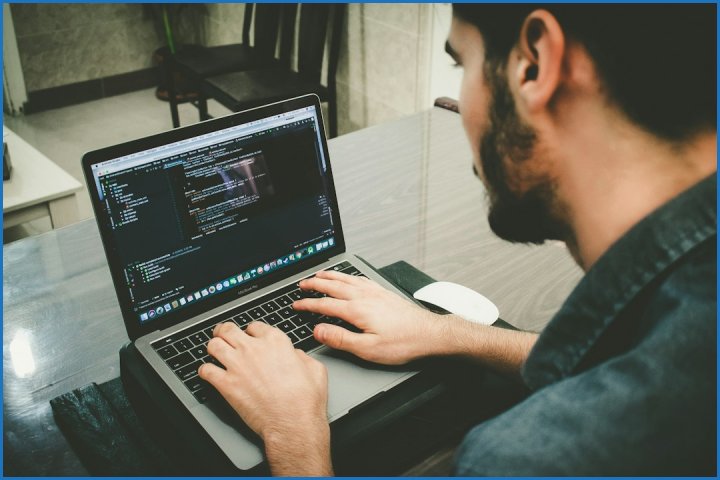 لاتکس چیست و چرا باید آن را جایگزین Word کنیم؟